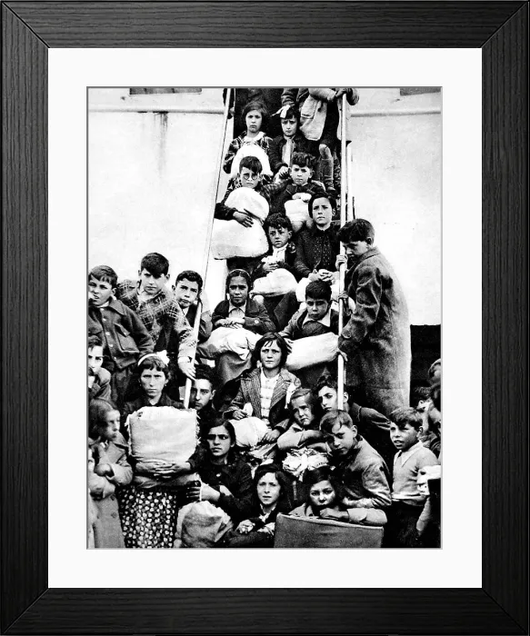 Framed Print : Spanish Refugees leaving the Habana, Southampton 1937 Framed Print : Spanish Refugees leaving the Habana, Southampton 1937