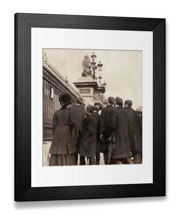 Framed Print : Death of Edward VII, Buckingham Palace, London Framed Print : Death of Edward VII, Buckingham Palace, London