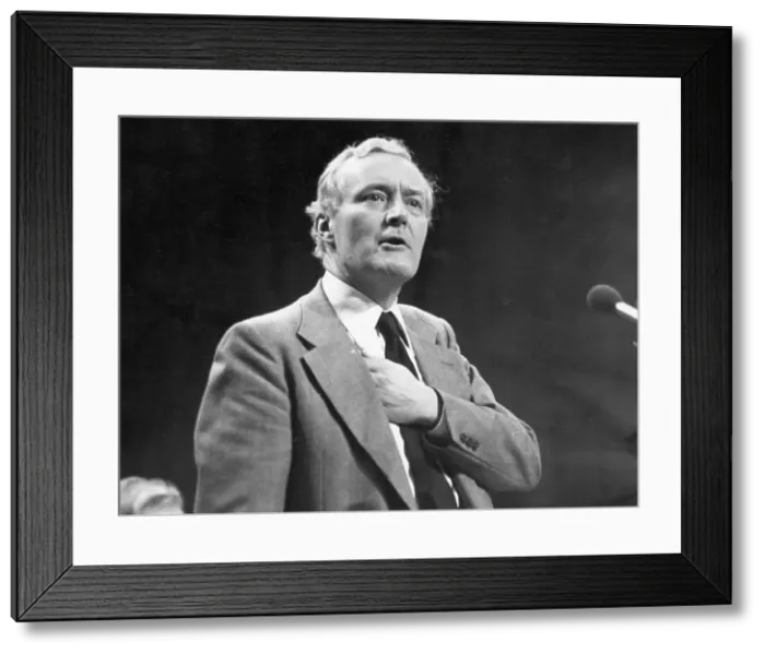 Framed Print : Tony Benn, Labour politician, speaking at a conference Framed Print : Tony Benn, Labour politician, speaking at a conference