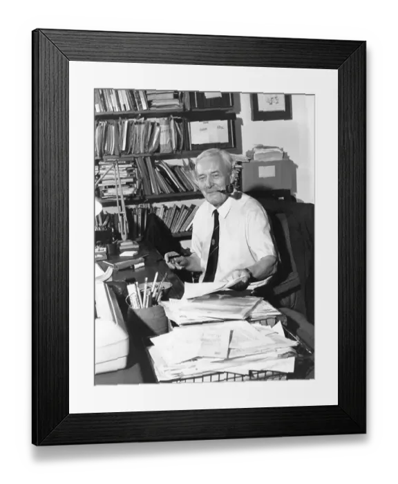 Framed Print : Tony Benn, Labour politician, sitting at his desk Framed Print : Tony Benn, Labour politician, sitting at his desk