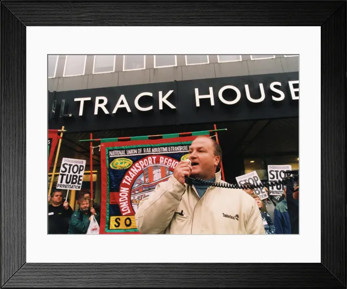 Framed Print : Bob Crow, RMT trade union leader, giving a speech Framed Print : Bob Crow, RMT trade union leader, giving a speech