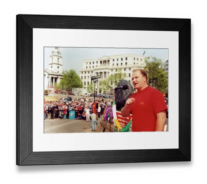 Framed Print : Bob Crow, RMT trade union leader, in Trafalgar Square Framed Print : Bob Crow, RMT trade union leader, in Trafalgar Square