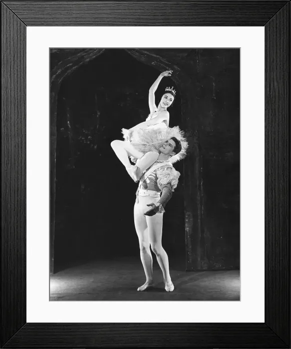 Framed Print : Margot Fonteyn dancing with Michael Somes Framed Print : Margot Fonteyn dancing with Michael Somes