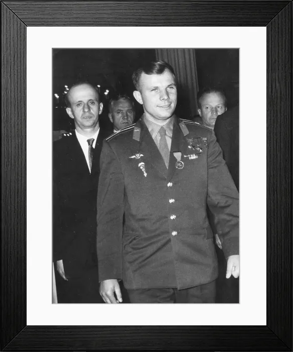 Framed Print : Yuri Gagarin, Soviet Russian cosmonaut Framed Print : Yuri Gagarin, Soviet Russian cosmonaut