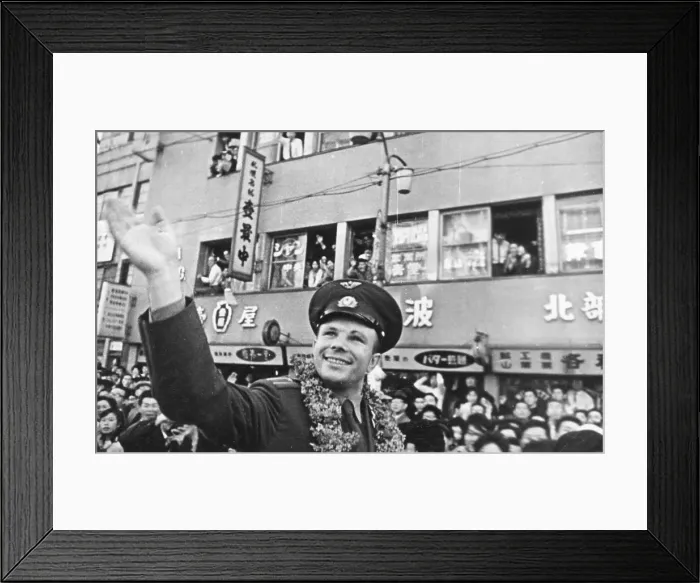 Framed Print : Yuri Gagarin, Soviet Russian cosmonaut Framed Print : Yuri Gagarin, Soviet Russian cosmonaut