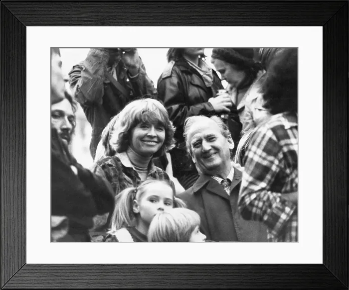 Framed Print : Gordon McLennan with Susannah York Framed Print : Gordon McLennan with Susannah York