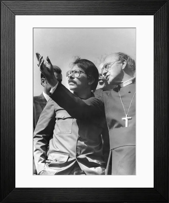 Framed Print : Daniel Ortega with Archbishop Robert Runcie Framed Print : Daniel Ortega with Archbishop Robert Runcie