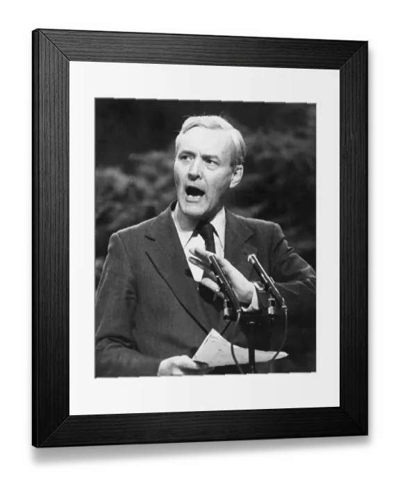 Framed Print : Tony Benn, Labour politician, giving a speech Framed Print : Tony Benn, Labour politician, giving a speech