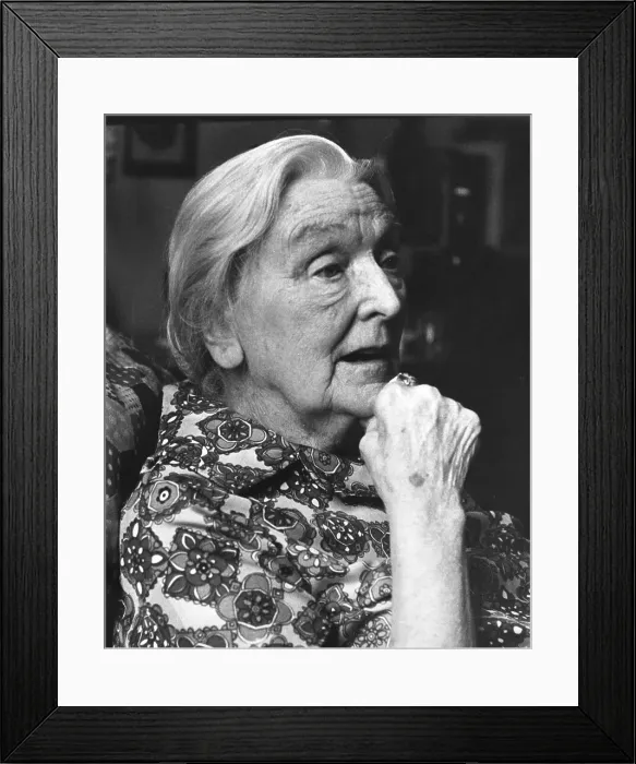 Framed Print : Sybil Thorndike, British actress of stage and screen Framed Print : Sybil Thorndike, British actress of stage and screen