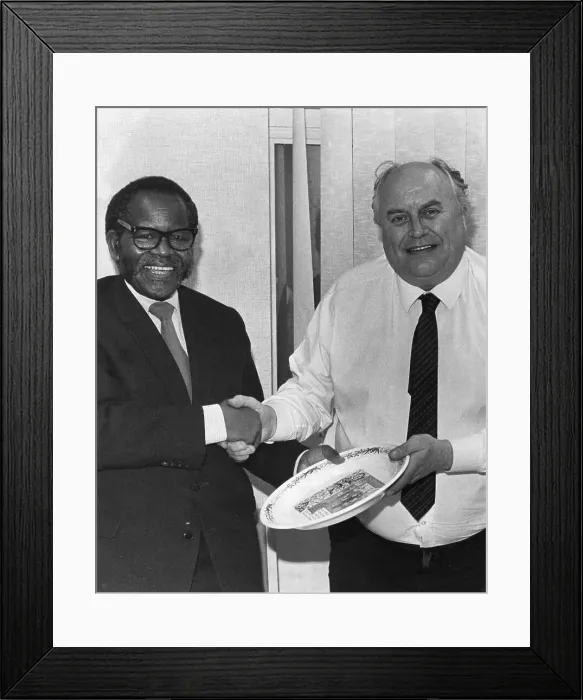 Framed Print : Oliver Tambo and Norman Willis shaking hands Framed Print : Oliver Tambo and Norman Willis shaking hands