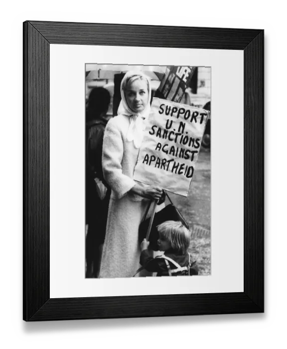 Framed Print : Sylvia Syms, English actress, in demonstration Framed Print : Sylvia Syms, English actress, in demonstration