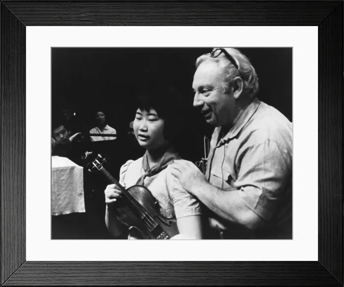 Framed Print : Isaac Stern, Ukrainian-born violin virtuoso Framed Print : Isaac Stern, Ukrainian-born violin virtuoso