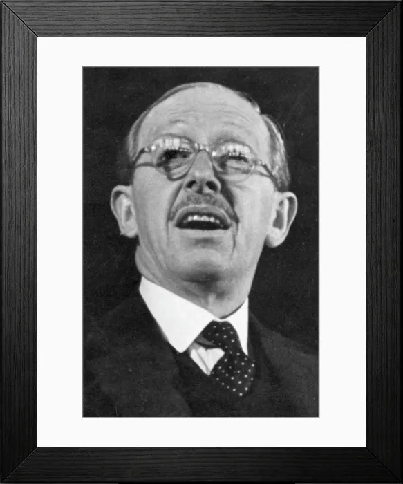 Framed Print : Lord Salisbury (5th Marquess), Conservative politician Framed Print : Lord Salisbury (5th Marquess), Conservative politician