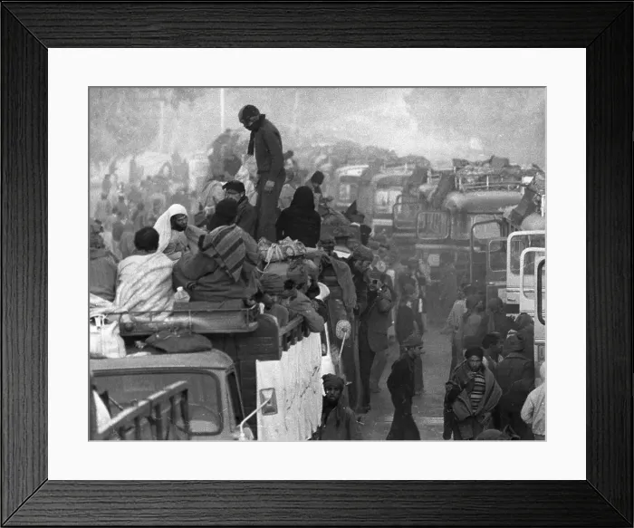 Framed Print : Moroccan civilians on the Green March Framed Print : Moroccan civilians on the Green March