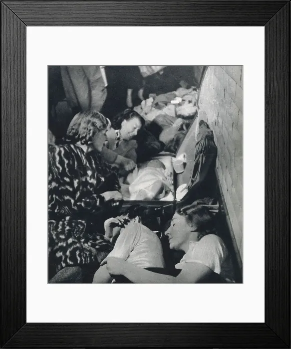 Framed Print : Londoners sleeping in the Underground during the Blitz Framed Print : Londoners sleeping in the Underground during the Blitz