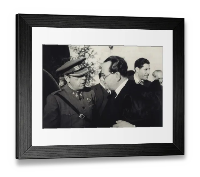 Framed Print : Spanish Civil War (1936-1939). Meeting between