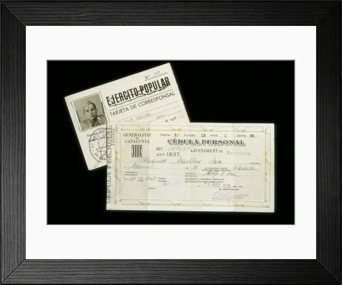 Framed Print : Spanish Civil War (1936-1939). War correspondent Framed Print : Spanish Civil War (1936-1939). War correspondent