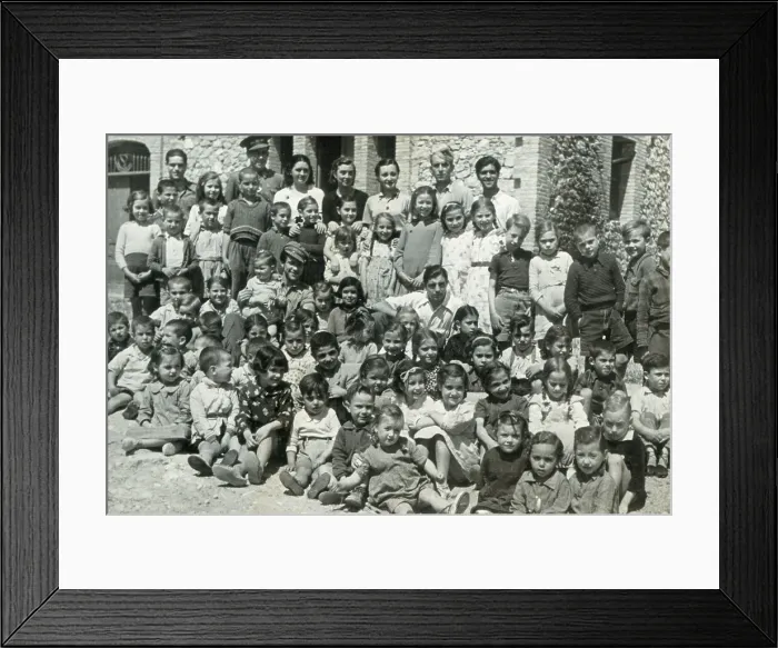Framed Print : Spanish Civil War (1936-1939). School for evacuated Framed Print : Spanish Civil War (1936-1939). School for evacuated