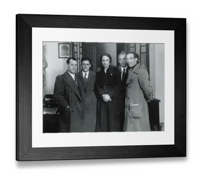 Framed Print : Spanish Civil War (1936-1939). Spanish communists Framed Print : Spanish Civil War (1936-1939). Spanish communists