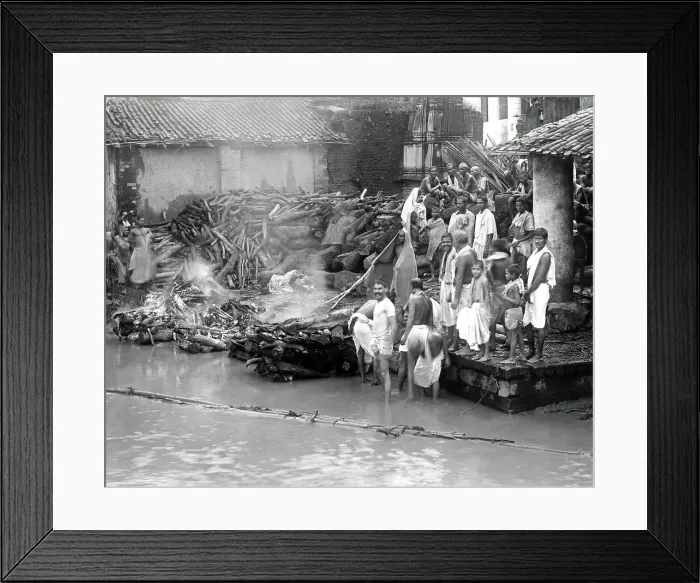 Framed Print : Cremating bodies at the waterside, India Framed Print : Cremating bodies at the waterside, India
