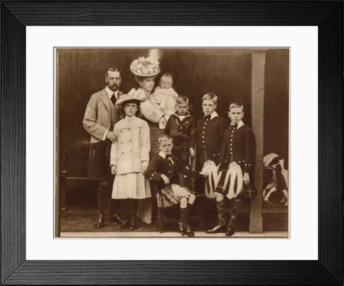 Framed Print : Duke and Duchess of York with their six children, taken at Abergeldie, (left to right) Duke of York (later George V), (1865 - 1936), Princess Mary, later Viscountess Lascelles, (1897 - 1965), Duchess of York, Mary of Teck (later Queen Mary consort) Framed Print : Duke and Duchess of York with their six children, taken at Abergeldie, (left to right) Duke of York (later George V), (1865 - 1936), Princess Mary, later Viscountess Lascelles, (1897 - 1965), Duchess of York, Mary of Teck (later Queen Mary consort)