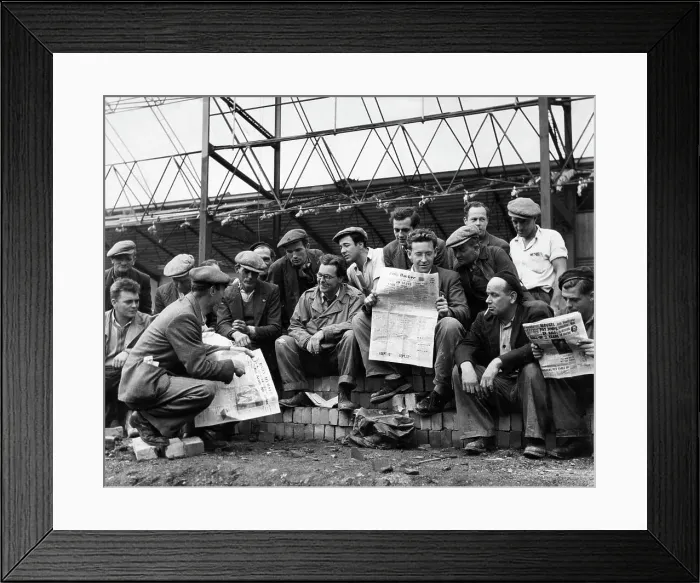 Framed Print : Men working on Festival of Britain building site, London Framed Print : Men working on Festival of Britain building site, London