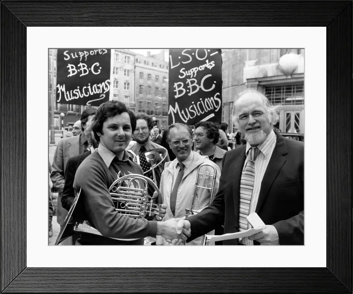 Framed Print : LSO musicians supporting BBC musicians, London Framed Print : LSO musicians supporting BBC musicians, London