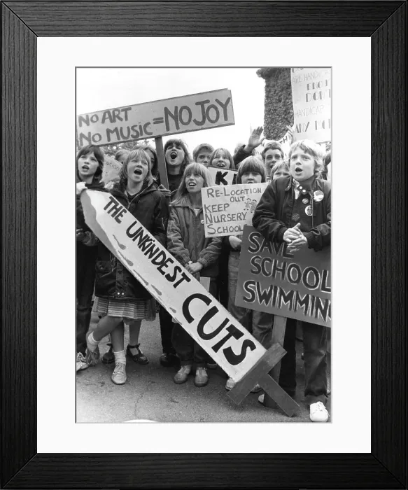 Framed Print : Children campaigning against education cuts, Sussex Framed Print : Children campaigning against education cuts, Sussex