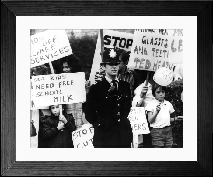 Framed Print : Children campaigning against cuts in free school milk Framed Print : Children campaigning against cuts in free school milk