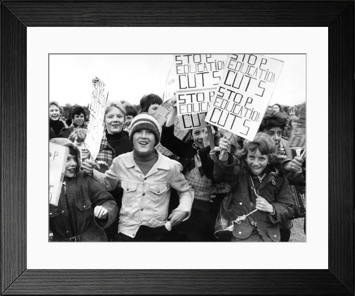 Framed Print : Children campaigning against education cuts, Bristol Framed Print : Children campaigning against education cuts, Bristol