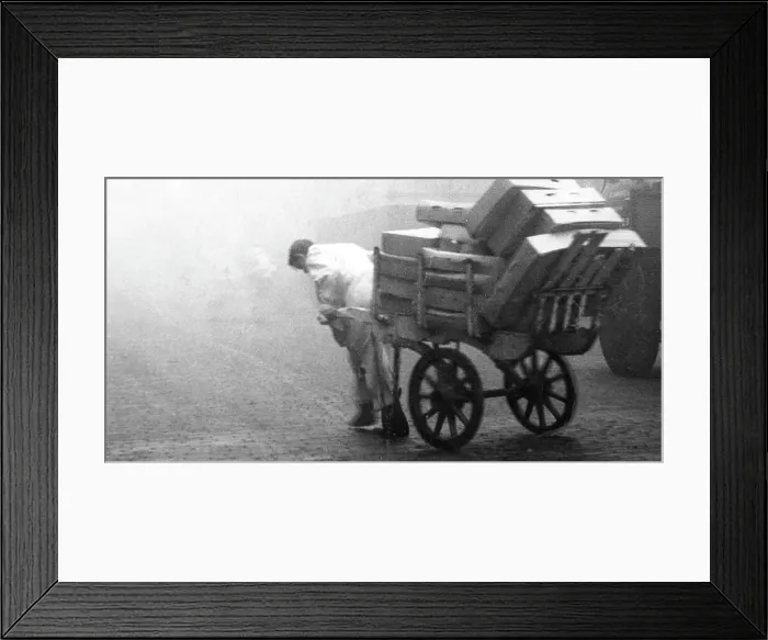 Framed Print : Porter in smog, Smithfield Market, London Framed Print : Porter in smog, Smithfield Market, London