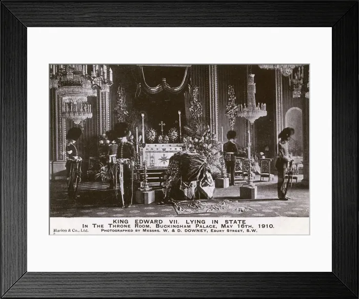 Framed Print : King Edward VII lying in state, Buckingham Palace, London Framed Print : King Edward VII lying in state, Buckingham Palace, London