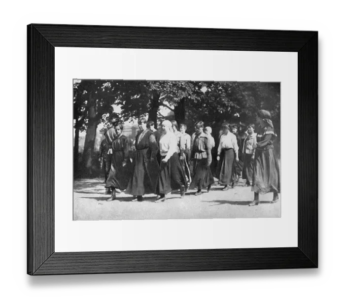 Framed Print : Women's Battalion of Death, Russia, WW1 Framed Print : Women's Battalion of Death, Russia, WW1