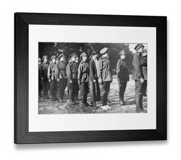 Framed Print : Women's Battalion of Death, Russia, WW1 Framed Print : Women's Battalion of Death, Russia, WW1