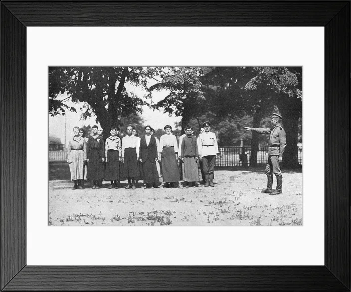 Framed Print : Women's Battalion of Death, Russia, WW1 Framed Print : Women's Battalion of Death, Russia, WW1