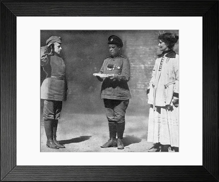 Framed Print : Mrs Pankhurst and Maria Bochkareva, Russia, WW1 Framed Print : Mrs Pankhurst and Maria Bochkareva, Russia, WW1