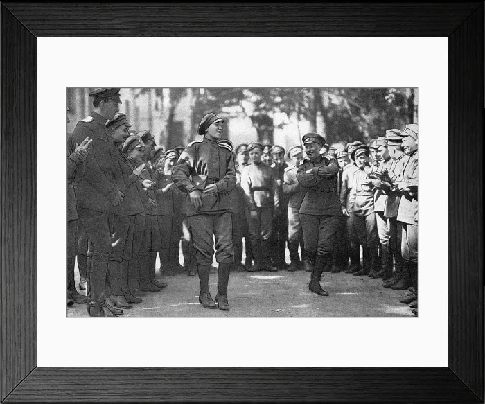 Framed Print : Women's Battalion of Death, Russia, WW1 Framed Print : Women's Battalion of Death, Russia, WW1