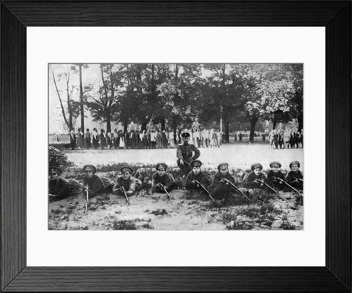 Framed Print : Women's Battalion of Death, Russia, WW1 Framed Print : Women's Battalion of Death, Russia, WW1