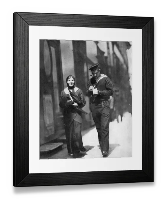 Framed Print : Woman enlisting in Women's Battalion, Russia, WW1 Framed Print : Woman enlisting in Women's Battalion, Russia, WW1
