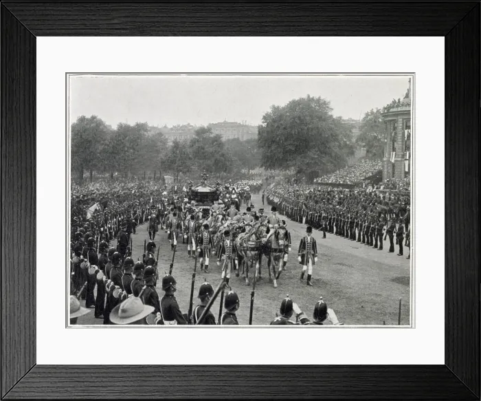 Framed Print : King Edward VII and Queen Alexandra consort in the Gold State Coach. Date: 9 August 1902 Framed Print : King Edward VII and Queen Alexandra consort in the Gold State Coach. Date: 9 August 1902