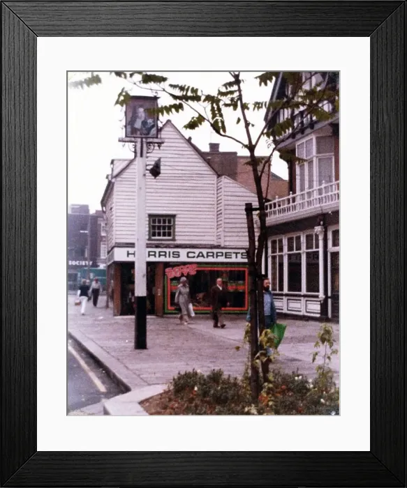Framed Print : Photograph of George PH, Enfield, Greater London Framed Print : Photograph of George PH, Enfield, Greater London