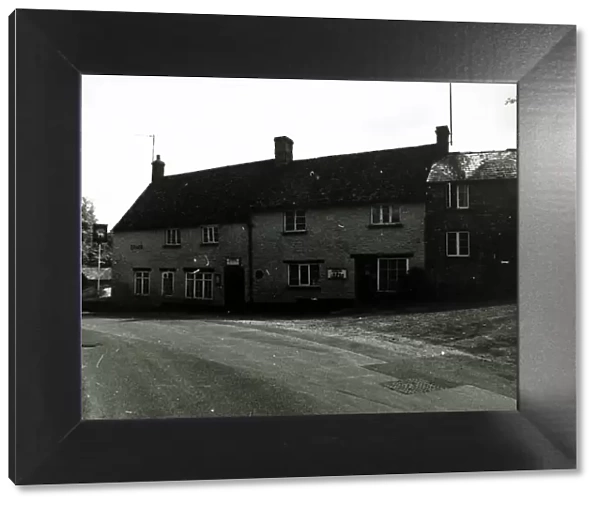 Photograph of Lamb Inn, Crawley, Oxfordshire