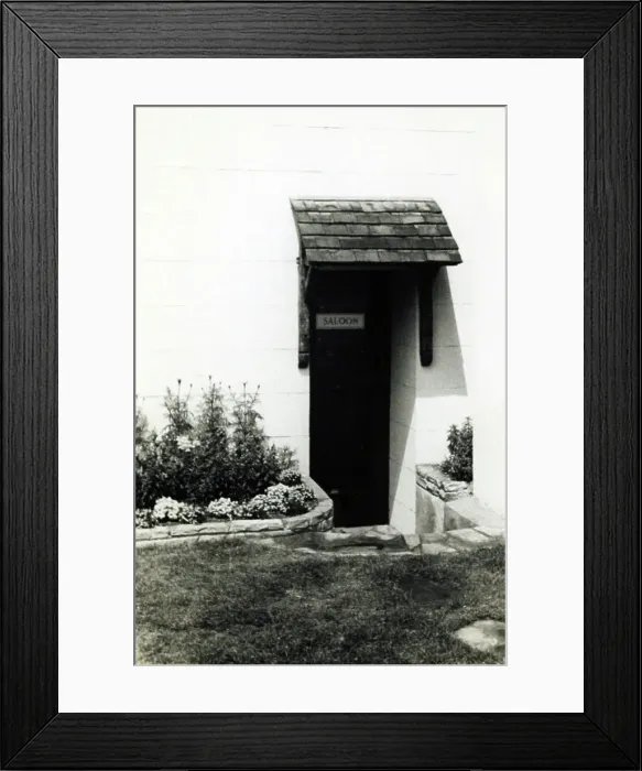 Framed Print : Photograph of Sun PH, Clapham, London Framed Print : Photograph of Sun PH, Clapham, London