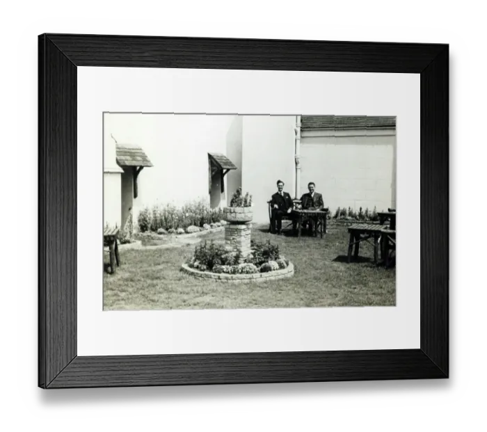 Framed Print : Photograph of Sun PH, Clapham, London Framed Print : Photograph of Sun PH, Clapham, London