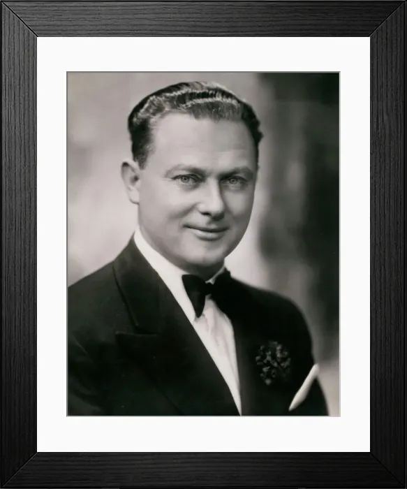 Framed Print : Leslie Sarony - British songwriter and entertainer Framed Print : Leslie Sarony - British songwriter and entertainer