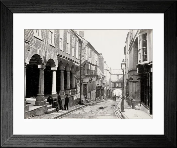 Framed Print : Totnes High Street and Eastgate, Devon, England Framed Print : Totnes High Street and Eastgate, Devon, England