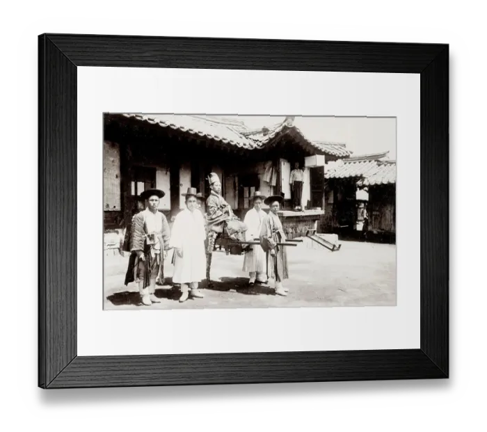 Framed Print : Korea: high status man in carrying chair Framed Print : Korea: high status man in carrying chair