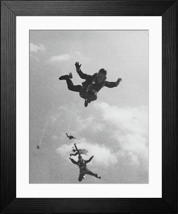 Framed Print : RAF sky divers jumping from 12, 000 feet. Date: circa 1960s Framed Print : RAF sky divers jumping from 12, 000 feet. Date: circa 1960s