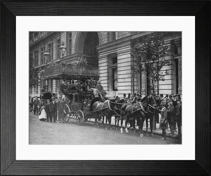 Framed Print : Coach and Hansom Cab, London Framed Print : Coach and Hansom Cab, London