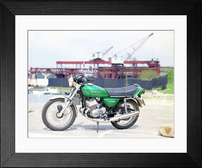 Framed Print : Kawasaki KH 400 motorbike Framed Print : Kawasaki KH 400 motorbike
